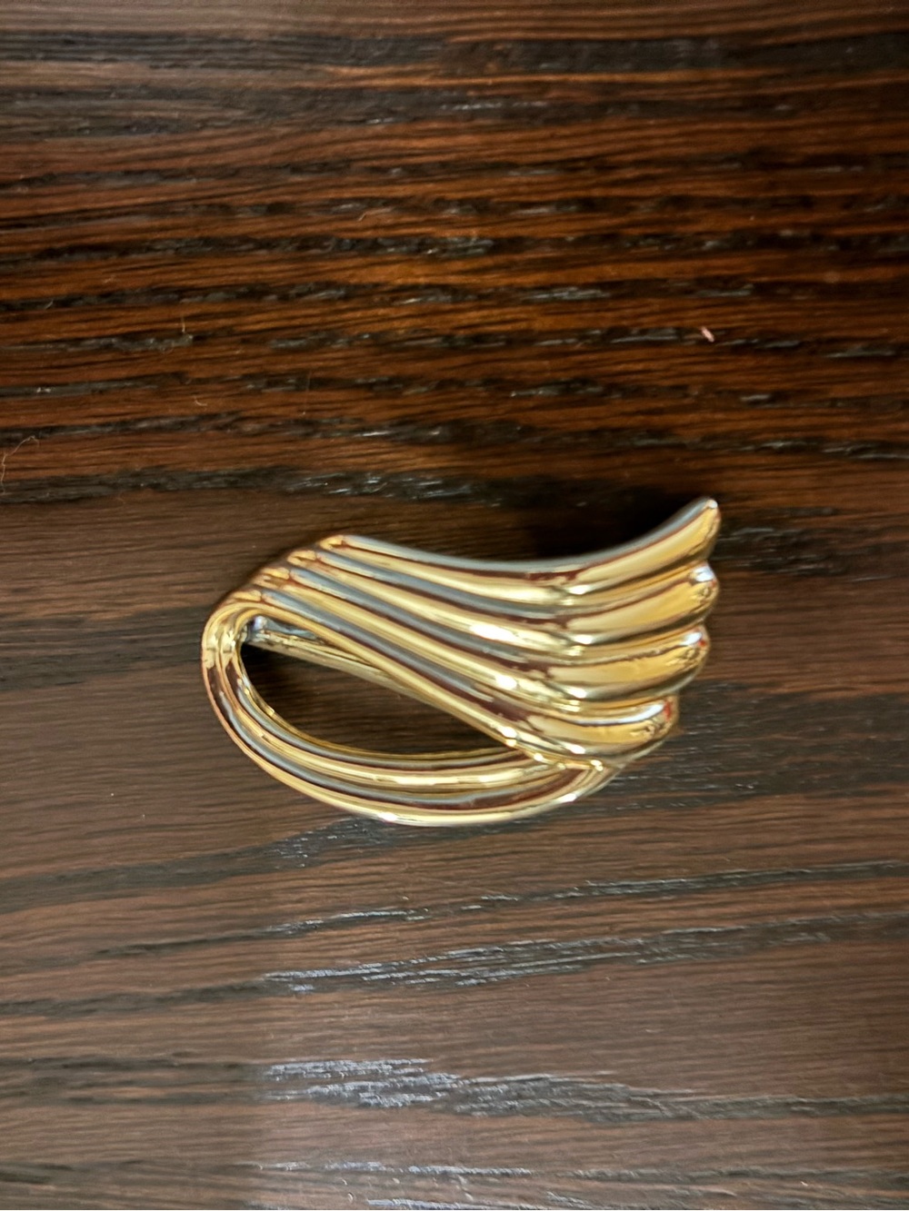 Elegant Gold-Tone Wing Shaped Brooch